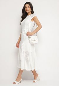 Born2be - Biała Rozkloszowana Sukienka z Ażurowym Wzorem i Paskiem Galindella. Kolor: biały. Wzór: ażurowy. Styl: klasyczny #3