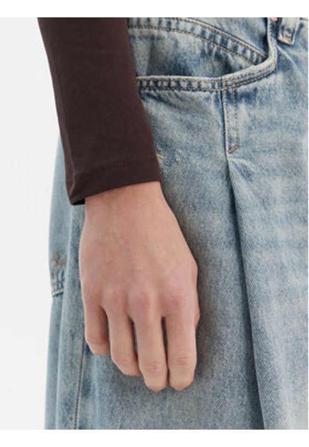 Guess Body V4YP07 J1314 Brązowy Slim Fit. Kolor: brązowy. Materiał: bawełna