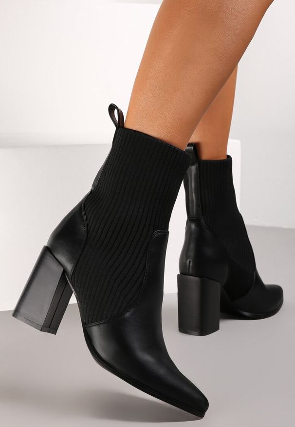 Renee - Czarne Botki Tristn. Wysokość cholewki: za kostkę. Nosek buta: szpiczasty. Kolor: czarny. Materiał: materiał, prążkowany. Szerokość cholewki: normalna. Obcas: na obcasie. Styl: elegancki. Wysokość obcasa: średni