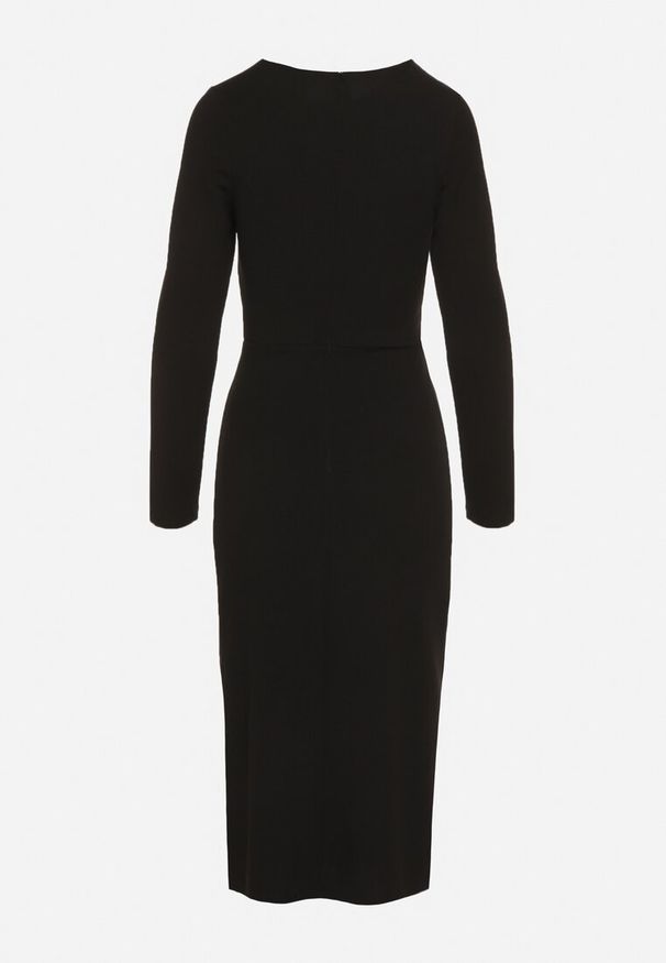 Born2be - Czarna Taliowana Sukienka Vices z Marszczeniem i Perełkami Adorre. Kolor: czarny. Wzór: aplikacja. Styl: elegancki, klasyczny