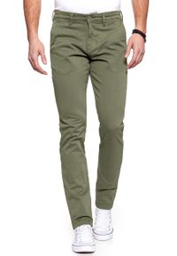 Mustang - MUSTANG SPODNIE MĘSKIE Classic Chino 1006674 6287. Materiał: materiał. Wzór: moro. Styl: militarny