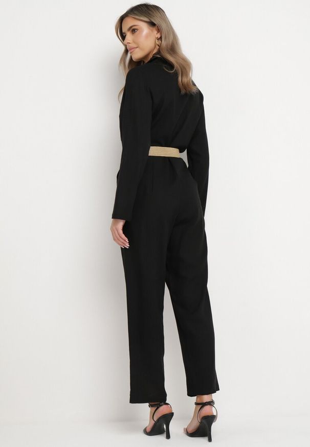 Born2be - Czarny Kombinezon z Kopertową Górą z Paskiem Plecionki i Dopasowanymi Nogawkami Ifnaa. Kolor: czarny