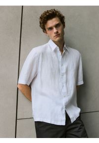 Reserved - Lniana koszula oversize - biały. Kolor: biały. Materiał: len