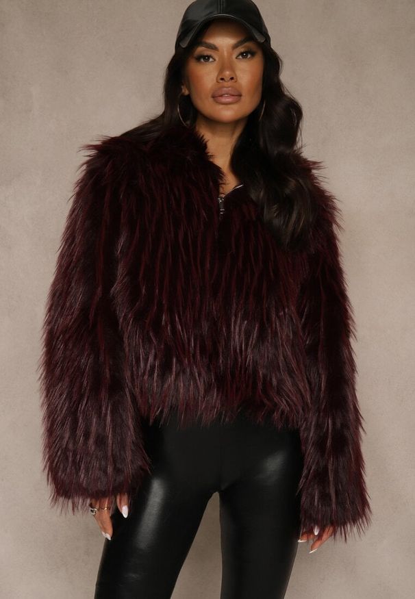 Renee - Bordowa Kurtka Futerko z Kapturem i Zapięciem na Suwak Zetora. Okazja: na co dzień. Typ kołnierza: kaptur. Kolor: czerwony. Materiał: futro. Wzór: gładki. Styl: casual, street