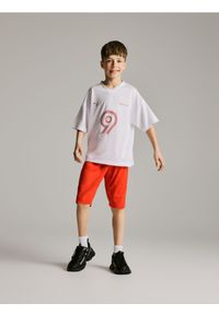 Reserved - Sportowy komplet z nadrukiem - biały. Kolor: biały. Materiał: dzianina. Wzór: nadruk. Styl: sportowy #1