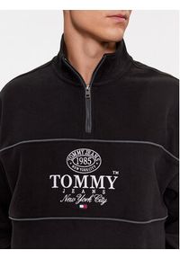 Tommy Jeans Bluza Luxe Athletic DM0DM17800 Czarny Relaxed Fit. Kolor: czarny. Materiał: bawełna #5