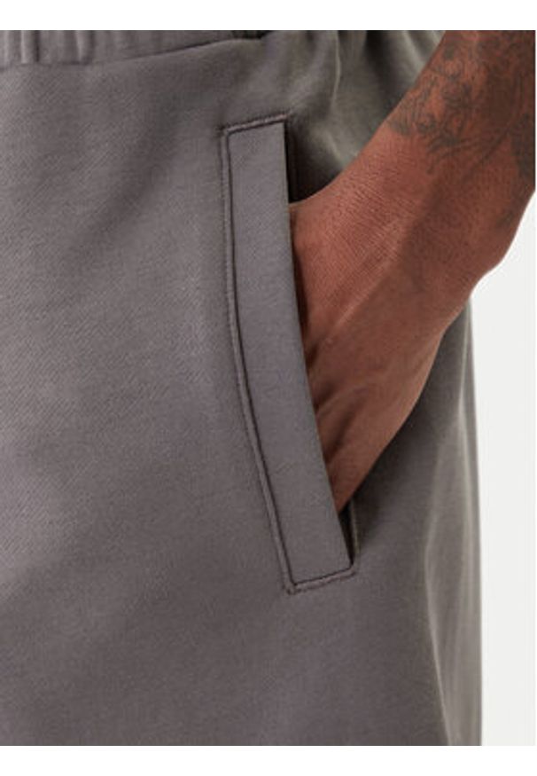 EA7 Emporio Armani Szorty sportowe 7M001491 AF17787 U8086 Szary Regular Fit. Kolor: szary. Materiał: bawełna. Styl: sportowy