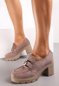 Born2be - Ciemnobeżowe Półbuty z Klamerką i Obcasem z Bieżnikiem Lathia. Kolor: beżowy. Materiał: skóra. Obcas: na obcasie #1