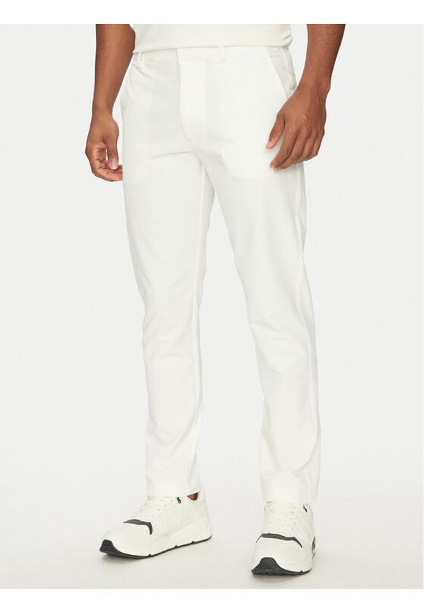 EA7 Emporio Armani Chinosy 7M000195 AF13554 U0005 Biały Regular Fit. Kolor: biały. Materiał: syntetyk