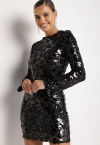 Born2be - Czarna Taliowana Sukienka z Cekinami i Metaliczną Nicią Ventheia. Okazja: na co dzień. Kolor: czarny. Wzór: aplikacja. Typ sukienki: dopasowane. Styl: klasyczny, casual #5