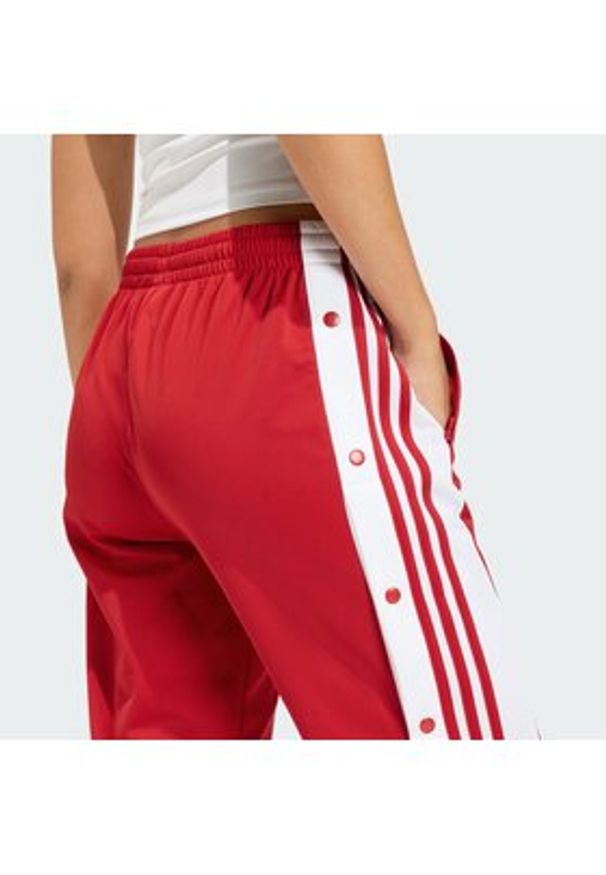 Adidas - adidas Spodnie dresowe Adibreak KD6324 Czerwony Loose Fit. Kolor: czerwony. Materiał: syntetyk