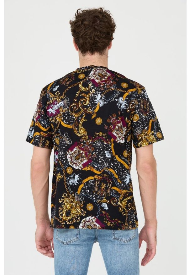 Just Cavalli - JUST CAVALLI T-shirt czarny R Print Iconic Schields. Kolor: czarny. Wzór: nadruk