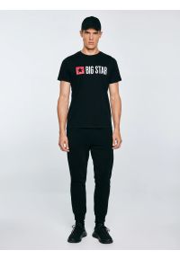 Big-Star - Koszulka męska z logo BIG STAR czarna Quado 906. Okazja: na co dzień. Kolor: czarny. Materiał: dzianina, jeans. Długość rękawa: krótki rękaw. Długość: krótkie. Wzór: kolorowy, nadruk. Styl: casual, sportowy #3