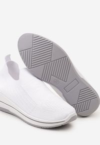 Born2be - Białe Wsuwane Płaskie Buty Sportowe z Siateczkowego Materiału Alatarna. Nosek buta: okrągły. Zapięcie: bez zapięcia. Kolor: biały. Materiał: materiał. Sezon: lato. Obcas: na koturnie #2