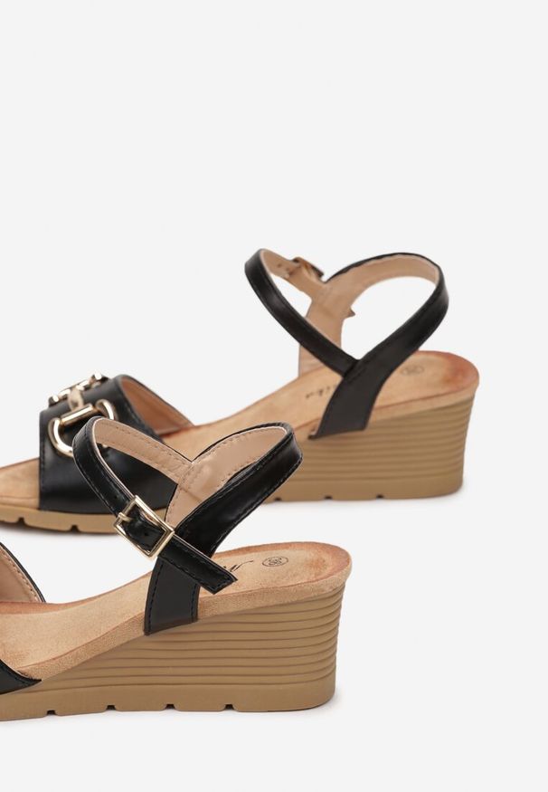 Born2be - Czarne Sandały na Koturnie z Elegancką Klamerką Miasia. Zapięcie: sprzączka. Kolor: czarny. Obcas: na koturnie. Styl: elegancki