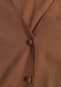 Born2be - Brązowa Bawełniano-Wiskozowa Sukienka Koszulowa z Imitacją Kieszeni Biriala. Okazja: na co dzień. Kolor: brązowy. Materiał: wiskoza, bawełna. Typ sukienki: koszulowe. Styl: casual, elegancki, klasyczny #4