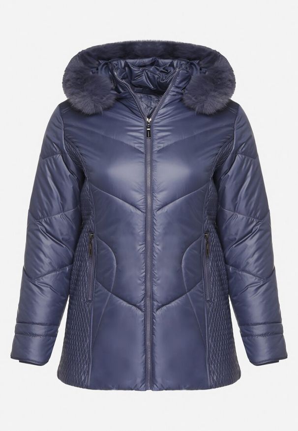 Born2be - Niebieska Kurtka z Pikowanymi Przeszyciami i Kapturem z Futerkiem Vevea. Okazja: na spacer, do pracy, na co dzień, na spotkanie biznesowe. Kolekcja: plus size. Kolor: niebieski. Materiał: futro. Styl: elegancki, casual, biznesowy