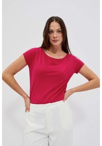 MOODO - Gładki t-shirt truskawkowy. Kolor: czerwony. Materiał: elastan, bawełna. Wzór: gładki
