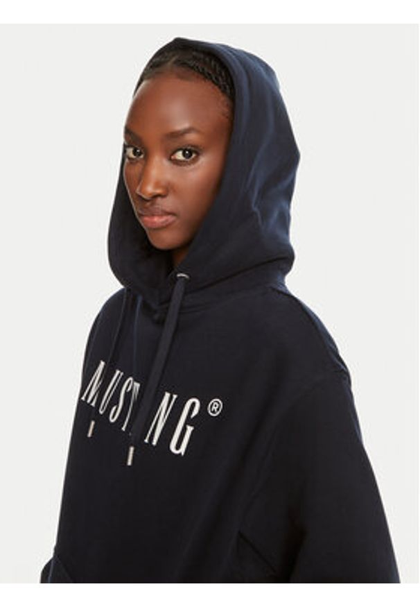 Mustang Bluza Margo 1013934 Granatowy Oversize. Kolor: niebieski. Materiał: bawełna
