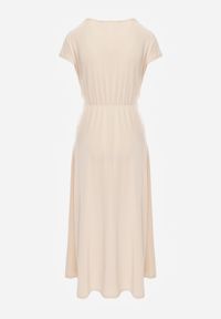 Born2be - Jasnobeżowa Sukienka Kopertowa Chloriera. Okazja: na imprezę. Kolor: beżowy. Materiał: tkanina. Długość rękawa: krótki rękaw. Wzór: jednolity, gładki. Typ sukienki: kopertowe. Styl: elegancki. Długość: maxi #3