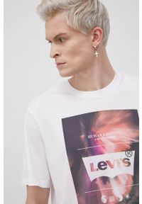 Levi's® - Levi's T-shirt bawełniany kolor biały z nadrukiem. Okazja: na spotkanie biznesowe. Kolor: biały. Materiał: bawełna. Wzór: nadruk. Styl: biznesowy #4