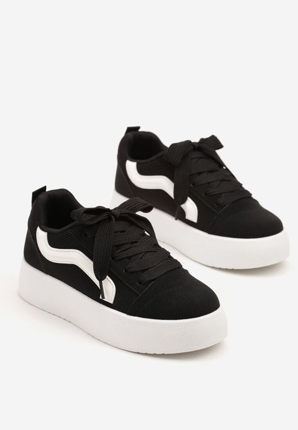 Renee - Czarne Sneakersy na Platformie z Geometrycznym Wzorem Kornelna. Okazja: na co dzień. Kolor: czarny. Materiał: jeans. Wzór: geometria. Obcas: na platformie