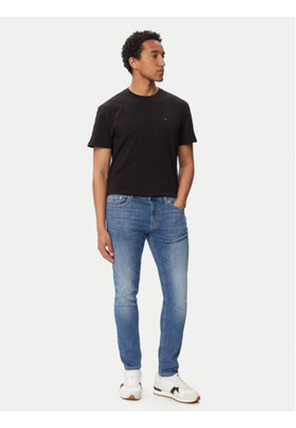 Tommy Jeans Jeansy Austin DM0DM23355 Niebieski Slim Fit. Kolor: niebieski