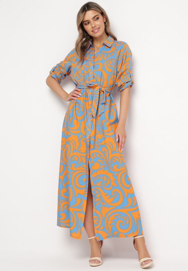Born2be - Niebiesko-Pomarańczowa Koszulowa Sukienka Maxi z Materiałowym Paskiem w Abstrakcyjne Wzory Terins. Kolor: niebieski. Materiał: materiał. Typ sukienki: koszulowe. Długość: maxi