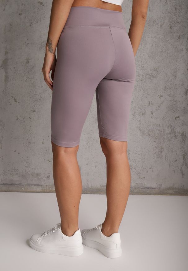 Renee - Jasnofioletowe Szorty Bikery High Waist z Wyszczuplającym Pasem Briarrose. Okazja: na co dzień. Stan: podwyższony. Kolor: fioletowy. Materiał: len. Styl: sportowy, casual