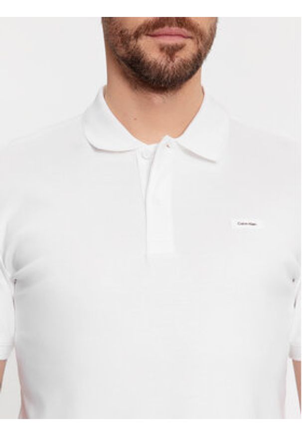 Calvin Klein Polo Smooth Cotton Slim Polo K10K111657 Biały Regular Fit. Typ kołnierza: polo. Kolor: biały. Materiał: bawełna