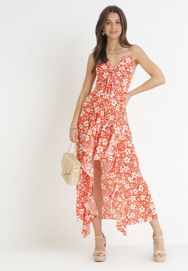 Born2be - Pomarańczowa Asymetryczna Sukienka Maxi na Regulowanych Ramiączkach w Kwiaty Dalit. Typ kołnierza: kołnierz z falbankami. Kolor: pomarańczowy. Długość rękawa: na ramiączkach. Wzór: kwiaty. Sezon: wiosna, lato. Typ sukienki: asymetryczne. Długość: maxi