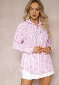 Renee - Różowa Koszula z Bawełny w Paski z Wyhaftowanymi Serduszkami Aleriesa. Kolor: różowy. Materiał: bawełna. Wzór: paski