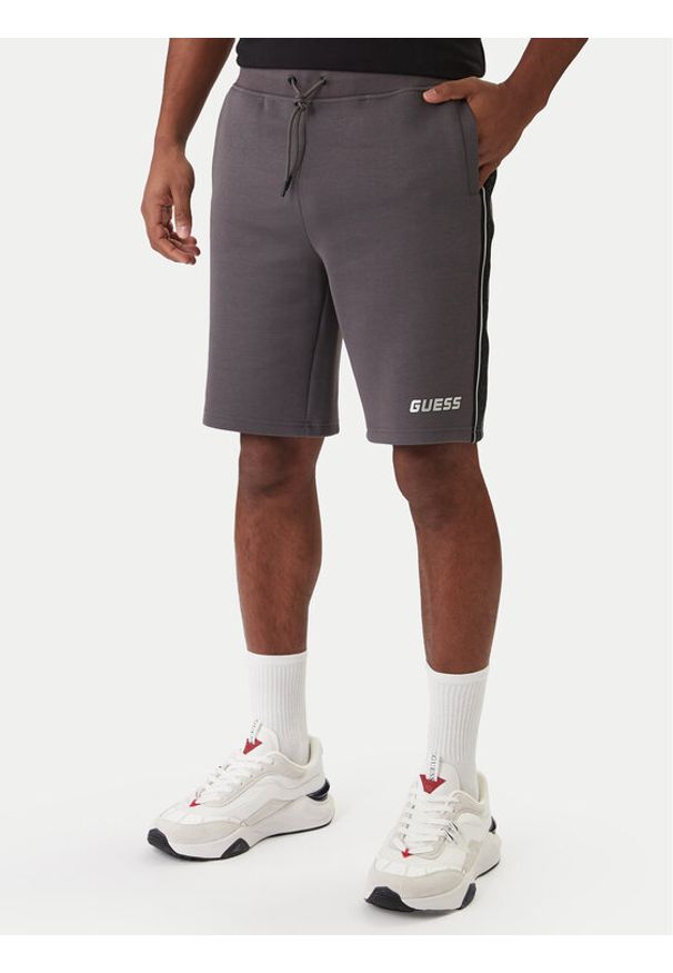 Guess Szorty materiałowe Z4RD04 KB3P2 Szary Regular Fit. Kolor: szary. Materiał: syntetyk