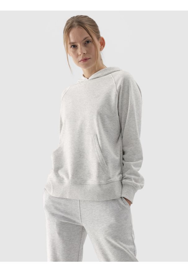 4f - 4F Bluza dresowa nierozpinana z kapturem damska - szara XL. Okazja: na co dzień. Typ kołnierza: kaptur. Kolor: szary. Materiał: dresówka. Długość rękawa: raglanowy rękaw. Wzór: gładki, ze splotem. Styl: casual, sportowy