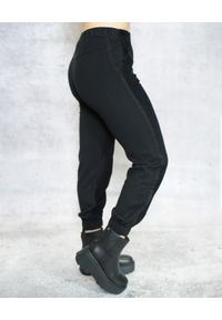 Deha - DEHA - Czarne spodnie ze sztruksu. Stan: podwyższony. Kolor: czarny. Materiał: sztruks. Wzór: gładki. Sezon: jesień #4