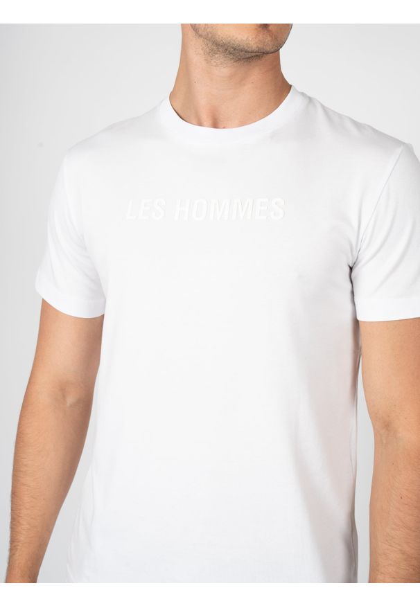Les Hommes T-Shirt "LH Logo" | LBT1026700F | Mężczyzna | Biały. Kolor: biały. Materiał: bawełna, elastan. Wzór: nadruk. Styl: klasyczny, elegancki
