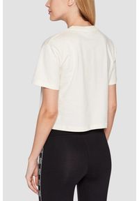 Guess - GUESS Kremowy bawełniany t-shirt damski Adele Crop, Rozmiar S. Okazja: na co dzień. Kolor: beżowy. Materiał: bawełna. Długość: krótkie. Styl: casual #3