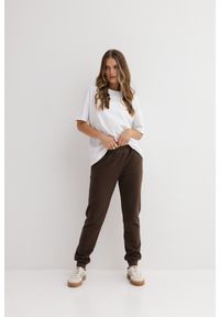 SPODNIE JOGGERS CZEKOLADOWE S - Flawless. Kolor: brązowy. Materiał: skóra, materiał, bawełna, dresówka. Długość: długie. Styl: sportowy, klasyczny, elegancki