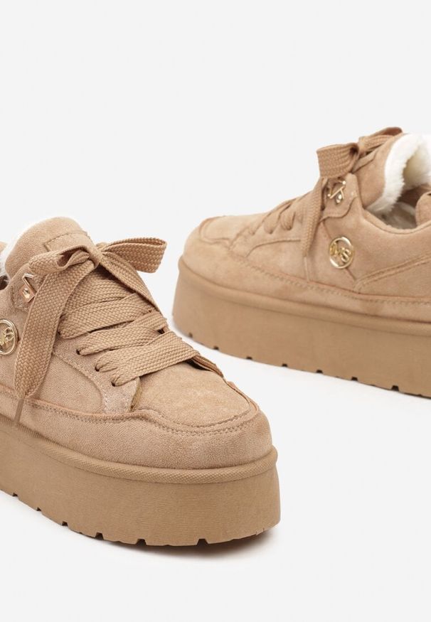 Born2be - Ciemnobeżowe Sneakersy z Imitacji Zamszu na Platformie Ocieplane Futrem Sennalia. Okazja: na co dzień. Kolor: beżowy. Materiał: futro, zamsz. Obcas: na platformie