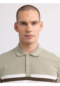 Big-Star - Koszulka męska polo pistacjowa Poloer 300. Okazja: na co dzień. Typ kołnierza: polo. Kolor: zielony. Materiał: dzianina, skóra, jeans. Wzór: aplikacja. Styl: klasyczny, elegancki, casual