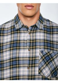 Big-Star - Koszula męska flanelowa w kratę niebiesko-beżowa Koner 401. Typ kołnierza: kołnierzyk klasyczny. Kolor: niebieski. Materiał: jeans, tkanina. Wzór: haft, aplikacja, kratka. Styl: klasyczny