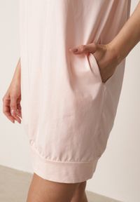 Born2be - Jasnoróżowa Pudełkowa Sukienka T-shirtowa o Krótkim Kroju Orlella. Kolor: różowy. Sezon: lato #6