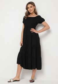 Born2be - Czarna Rozkloszowana Sukienka z Dekoltem Typu Hiszpanka z Marszczeniem Lumorice. Okazja: na co dzień. Typ kołnierza: dekolt hiszpanka. Kolor: czarny. Styl: elegancki, casual