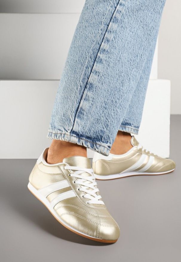 Born2be - Złoto-Białe Sznurowane Sneakersy w Stylu Tenisówek Liavessa. Kolor: złoty. Materiał: jeans. Obcas: na płaskiej podeszwie