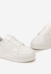 Born2be - Białe Sneakersy na Grubej Podeszwie ze Wstawkami z Ekozamszu Arainela. Kolor: biały