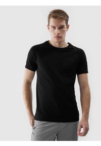 4f - Koszulka bezszwowa do biegania w terenie męska - czarna. Kolor: czarny. Materiał: poliester, materiał, dzianina, skóra, syntetyk. Długość rękawa: raglanowy rękaw. Długość: długie. Wzór: gładki, ze splotem. Sport: fitness, bieganie #1