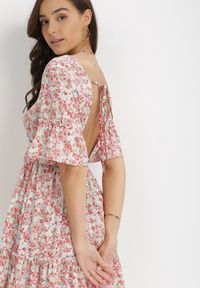 Born2be - Różowa Sukienka Myspheme. Typ kołnierza: dekolt w serek. Kolor: różowy. Materiał: tkanina. Długość rękawa: krótki rękaw. Wzór: kolorowy, kwiaty. Sezon: lato. Długość: mini #7