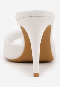 Born2be - Białe Klapki VICES na Szpilce z Wyciętą Cholewką Twinkle. Okazja: na imprezę, do pracy, na co dzień. Kolor: biały. Obcas: na szpilce. Styl: casual, elegancki #4