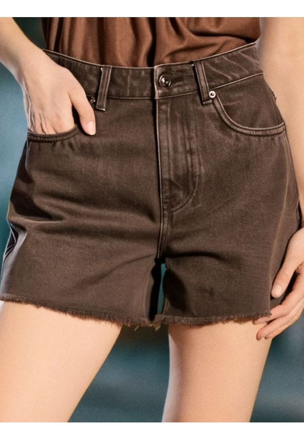 Sinsay - Szorty jeansowe high waist - brązowy. Stan: podwyższony. Kolor: brązowy. Materiał: jeans