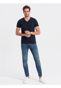 Ombre Clothing - Klasyczna męska bawełniana koszulka z dekoltem w serek BASIC - granatowa V2 - Rozmiar: M. Typ kołnierza: dekolt w serek. Kolor: niebieski. Materiał: bawełna. Styl: klasyczny #8